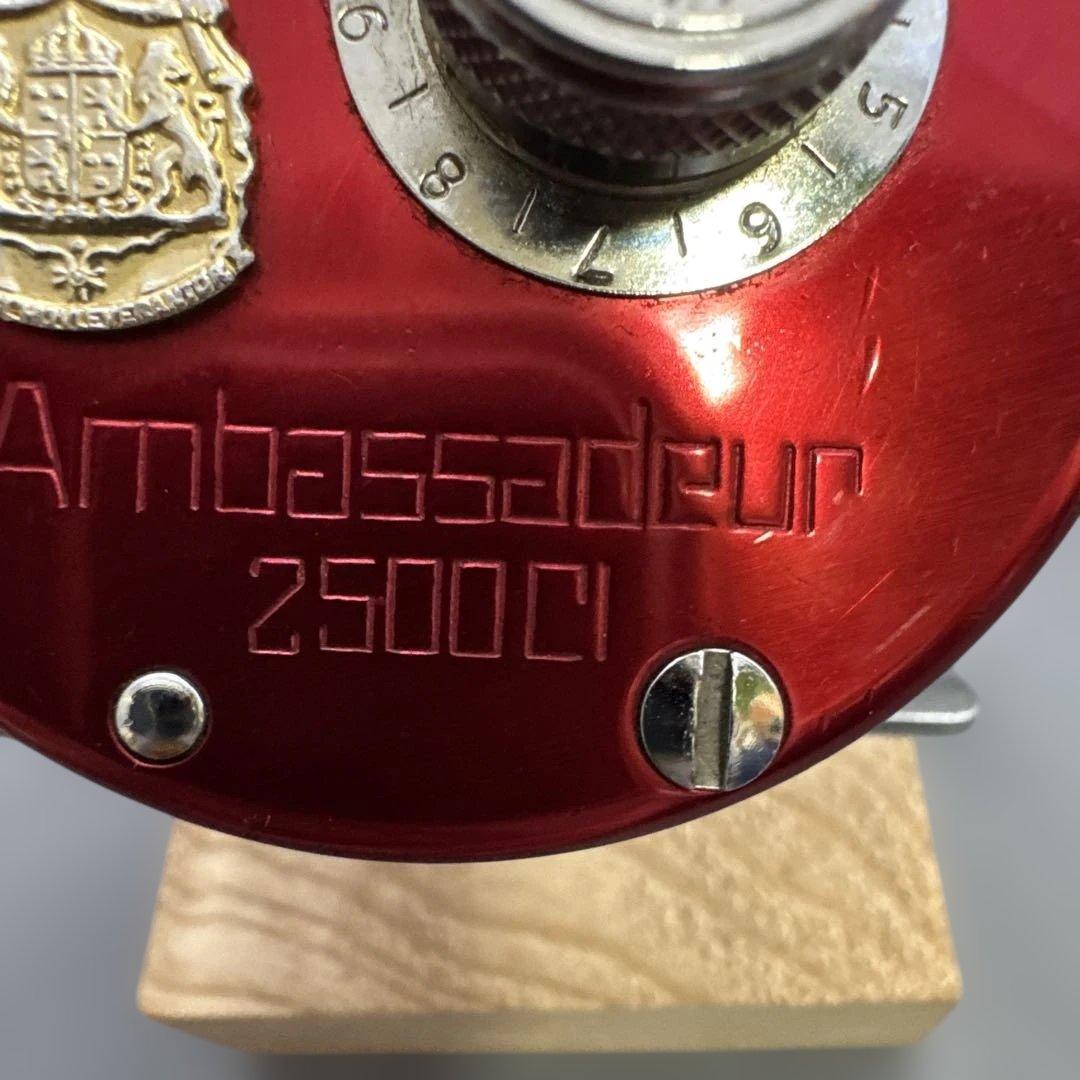ABU 2500CIレッド　ワンオーナー超美品　試し投げ以降未使用