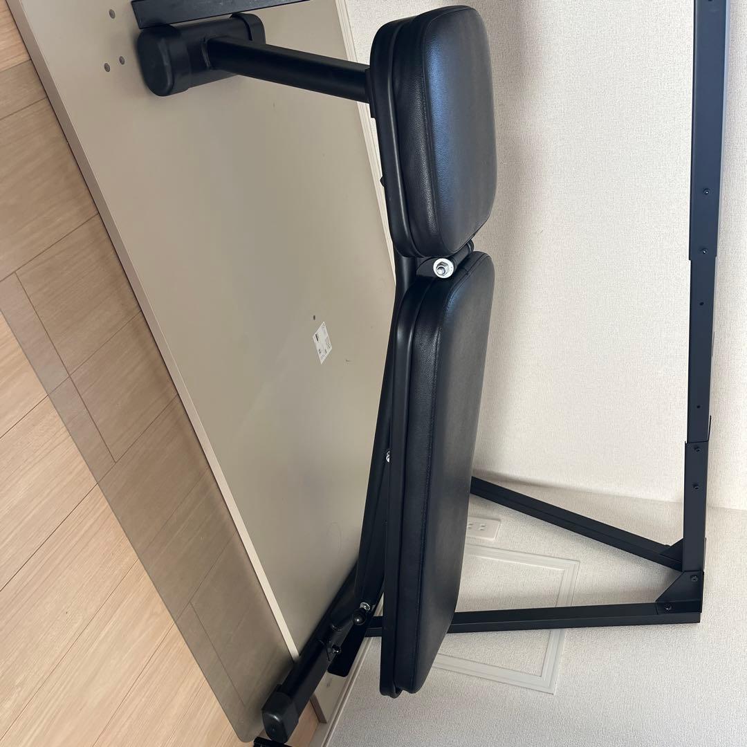 調整可能な黒いトレーニングベンチ