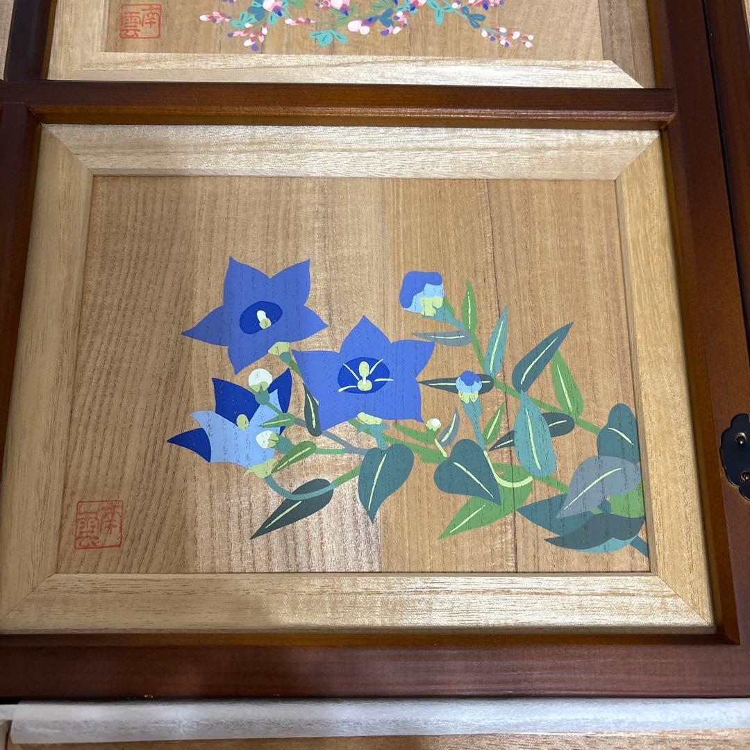 二枚折り屏風/桐板に12枚の草花