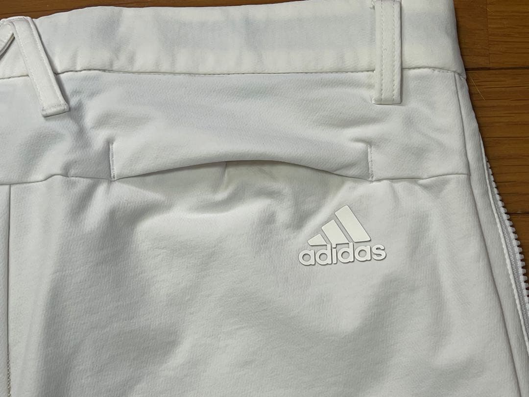 adidas ホワイト キルティングパンツ