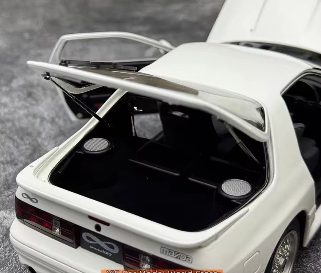 Mazda Savanna RX-7 FC3S 1/18スケールモデル