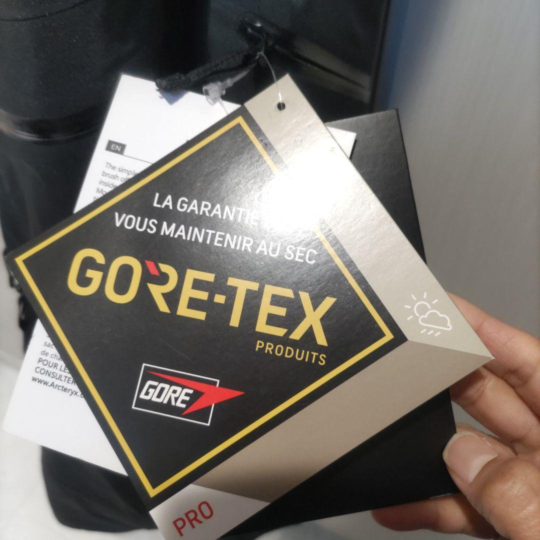 最終お値下げ。Arc'teryx GORE-TEX RUSHビブパンツ　M