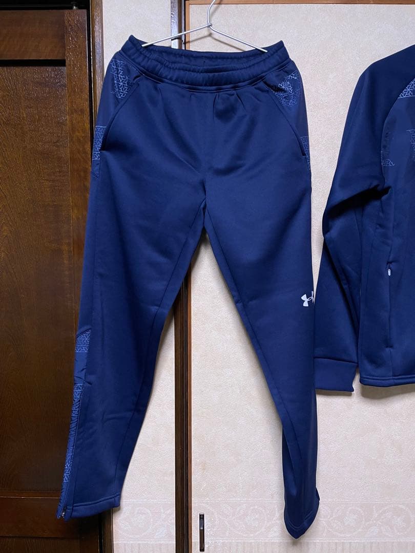 売り切り■アンダーアーマー　ジャージ上下セット　SMサイズ