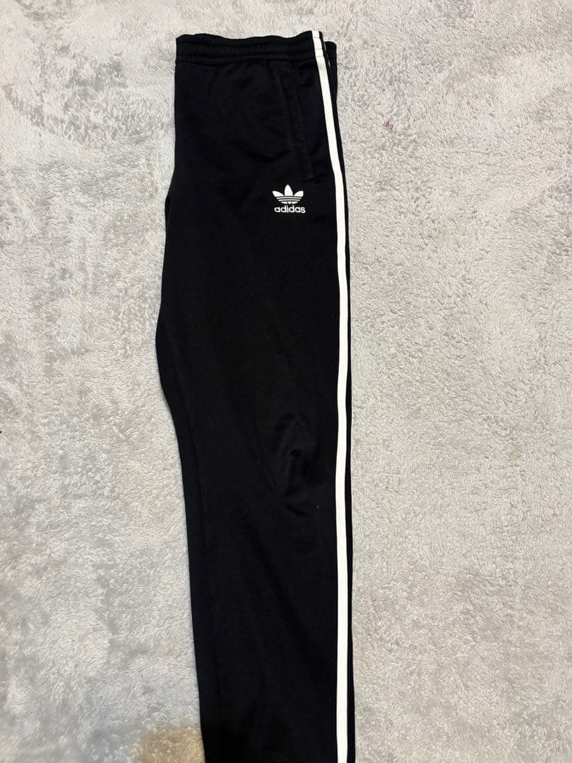 adidas ブラック トラックジャケット