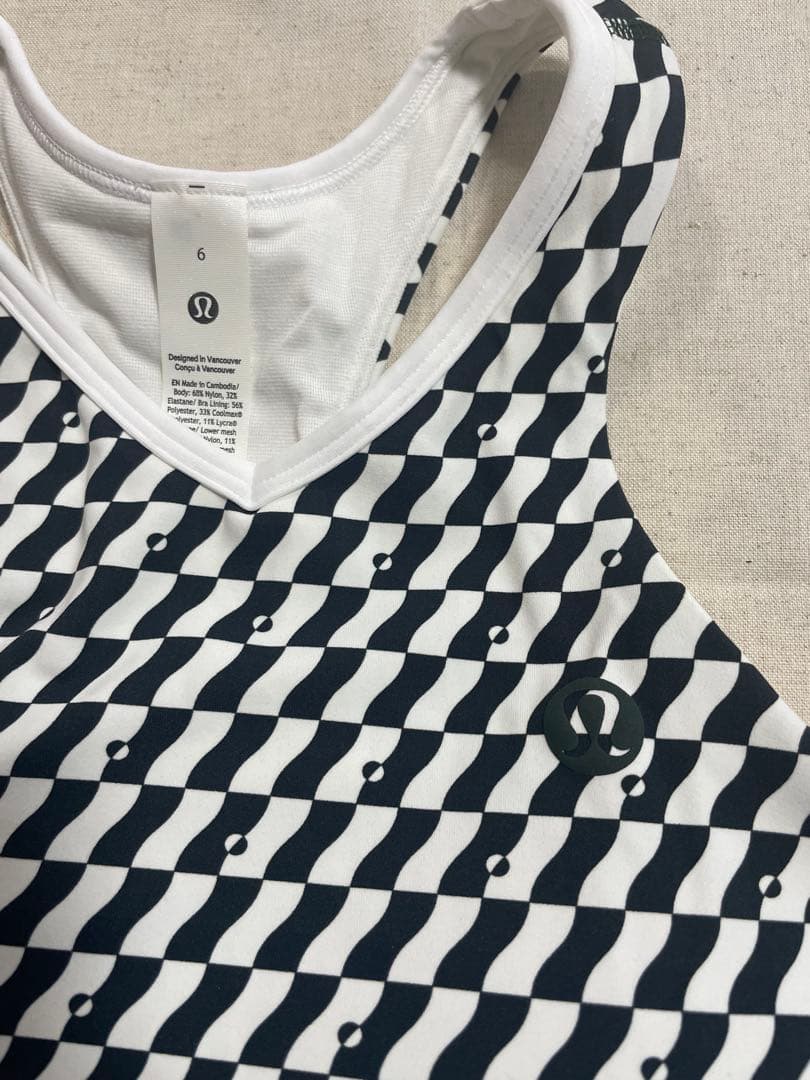 新品ルルレモン Cropped V-Neck Tennis Tank（サイズ6）