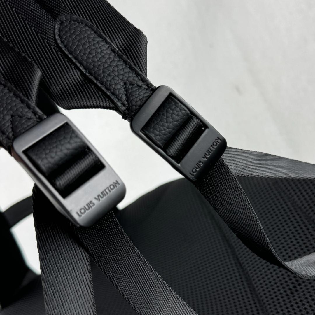 美品 LOUIS VUITTON ルイヴィトン テイクオフ・バックパック