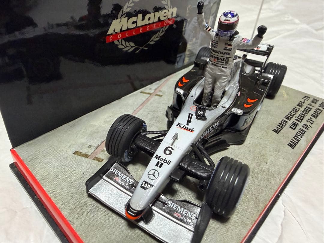ミニチャンプス　マクラーレンMP4-17D マレーシアGP 未使用　希少